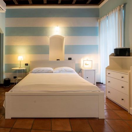 Locanda Alberti แมนเดลโล เดล ลาริโอ ภายนอก รูปภาพ