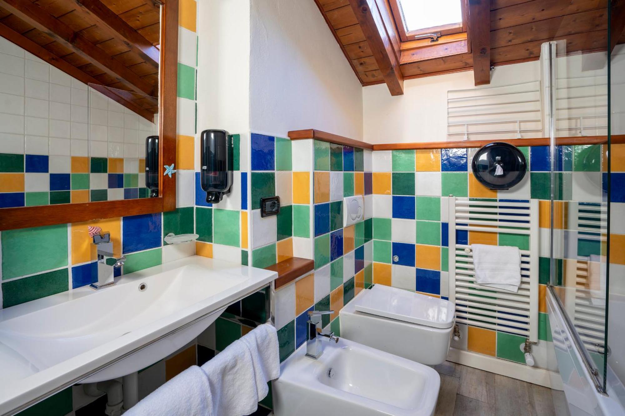 Locanda Alberti แมนเดลโล เดล ลาริโอ ภายนอก รูปภาพ